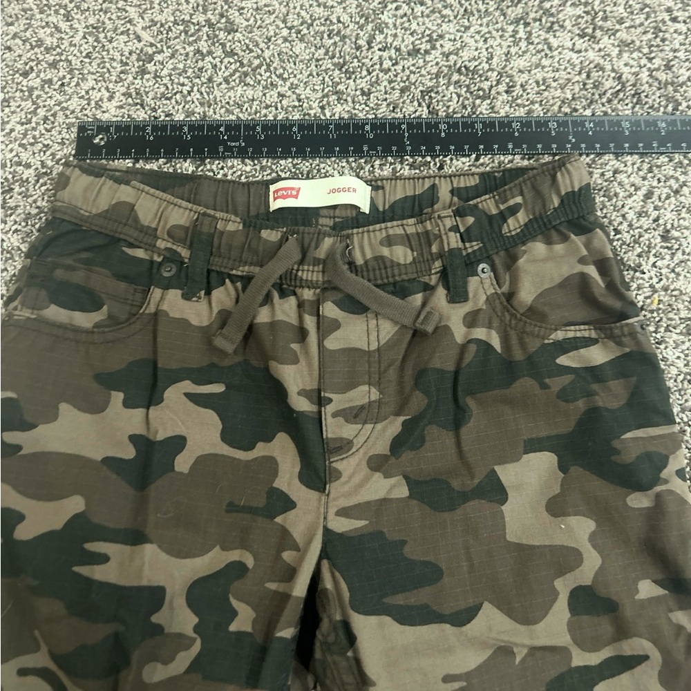 Leviโs Camouflage Jogger Pants | Elastic Waist | Size Small (28โ) - Picture 7 of 8